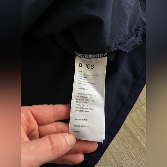 Figs Women’s Nala Longsleeve ScrubPolo Navy - Size Medium - Picture 7 of 10